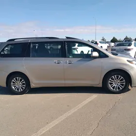 Toyota Sienna 2016