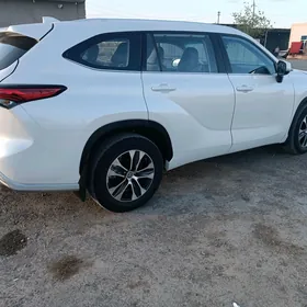 Toyota Highlander 2021