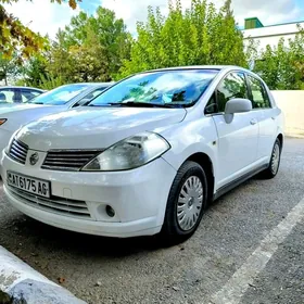 Nissan Versa 2006