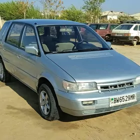 Mitsubishi Chariot 1991