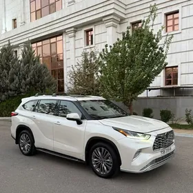 Toyota Highlander 2021