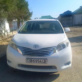 Toyota Sienna 2011