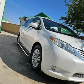 Toyota Sienna 2010