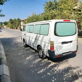 Nissan Urvan 2004