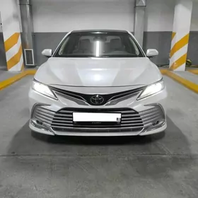 Toyota Camry 2021