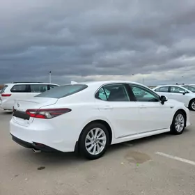 Toyota Camry 2021