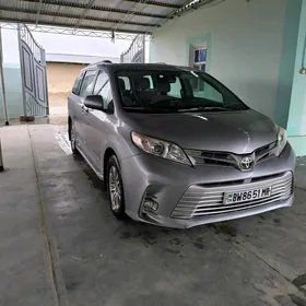 Toyota Sienna 2018