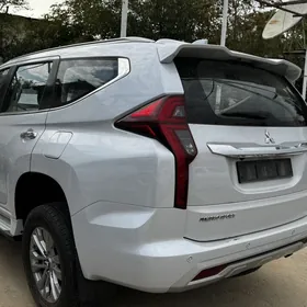 Mitsubishi Pajero 2020