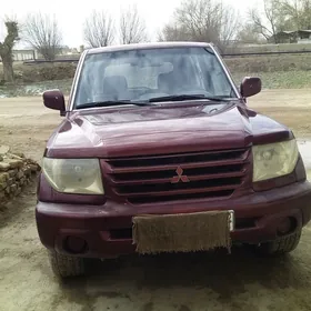 Mitsubishi Pajero 2003