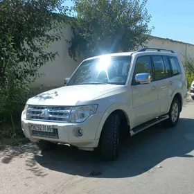 Mitsubishi Pajero 2010