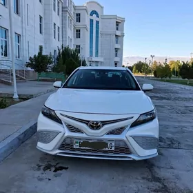 Toyota Camry 2021