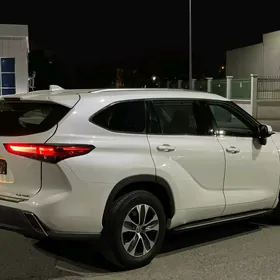 Toyota Highlander 2021