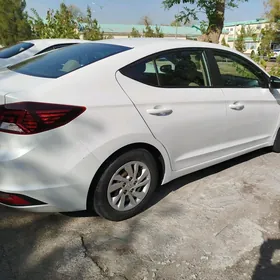 Hyundai Elantra 2019