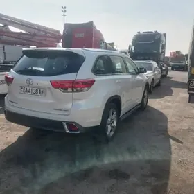 Toyota Highlander 2019