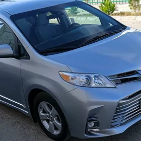 Toyota Sienna 2019