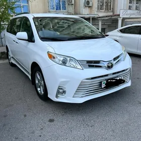 Toyota Sienna 2019