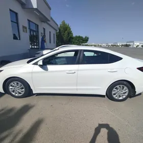 Hyundai Elantra 2019