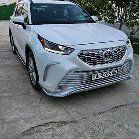 Toyota Highlander 2021