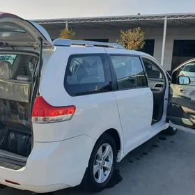 Toyota Sienna 2012