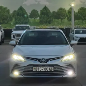 Toyota Camry 2019