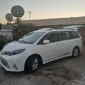 Toyota Sienna 2019