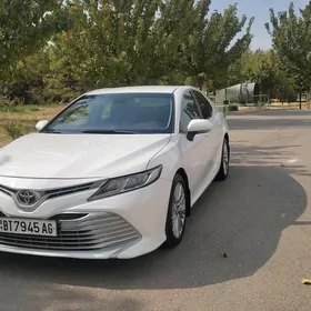 Toyota Camry 2019