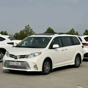 Toyota Sienna 2019