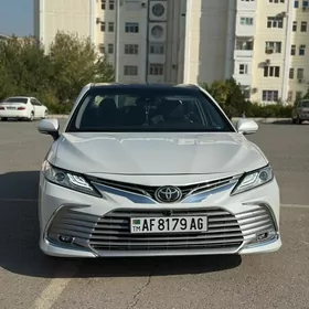 Toyota Camry 2019