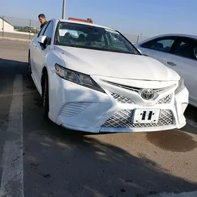 Toyota Camry 2019