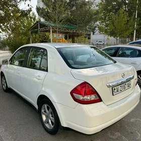 Nissan Tiida 2010