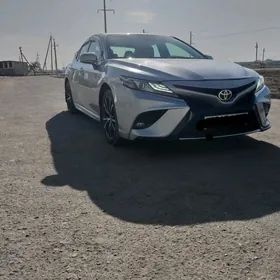 Toyota Camry 2018