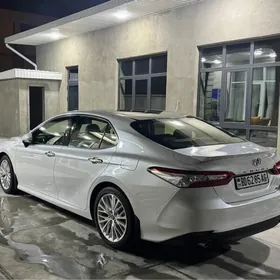 Toyota Camry 2019