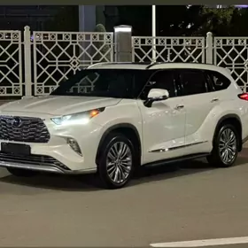 Toyota Highlander 2021