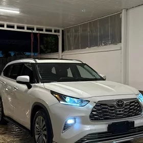 Toyota Highlander 2021