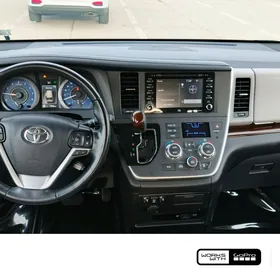 Toyota Sienna 2019