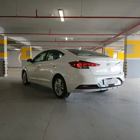 Hyundai Elantra 2019