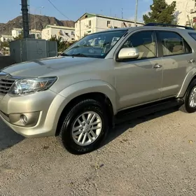 Toyota Fortuner 2013