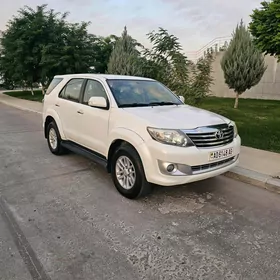 Toyota Fortuner 2013