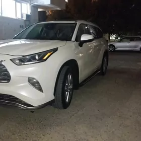 Toyota Highlander 2021