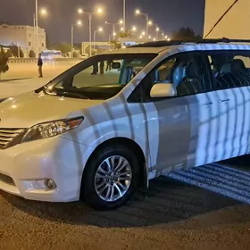 Toyota Sienna 2015