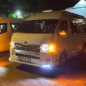 Toyota Hiace 2013