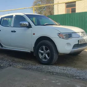 Mitsubishi L200 2008