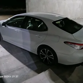 Toyota Camry Hybrid 2019