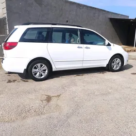 Toyota Sienna 2004