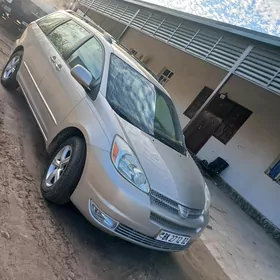 Toyota Sienna 2004