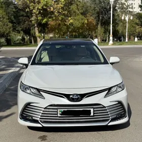 Toyota Camry 2021