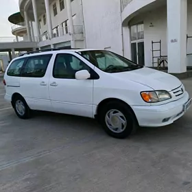 Toyota Sienna 2002