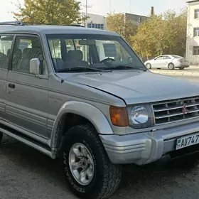 Mitsubishi Montero 1995