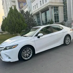 Toyota Camry 2018