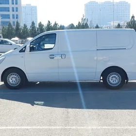 Hyundai H-1 2013